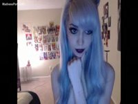 Skinny girl in lingerie on cam